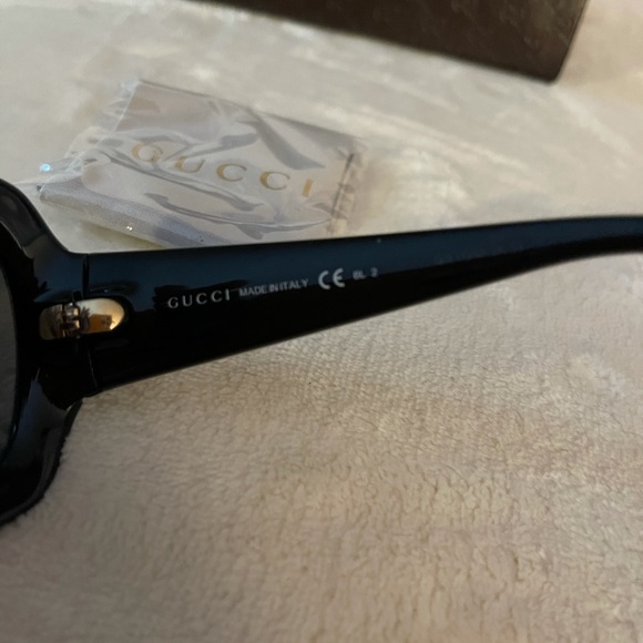 Authentic Brand new Gucci sunglasses with case - Picture 4 of 6